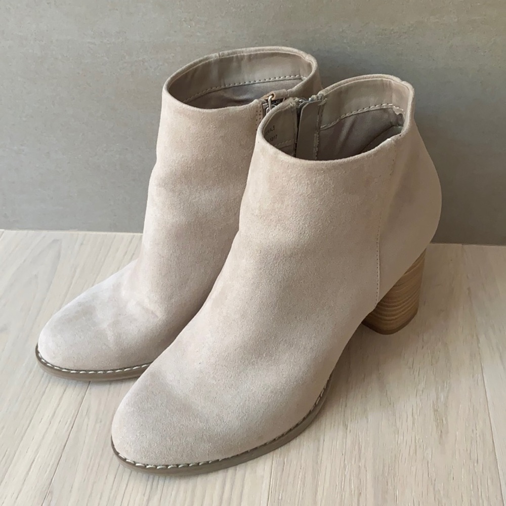 Suede Ankle Boots tan color (Dolce Vita)